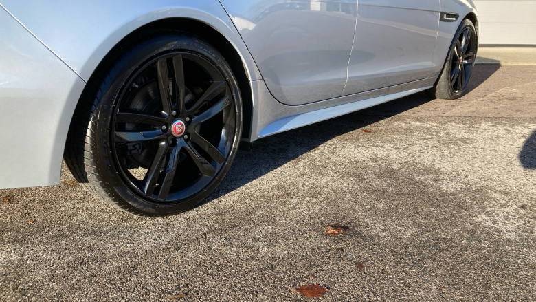 Jaguar XE 2.0 D200 R-Dynamic SE 4dr Auto Diesel Saloon